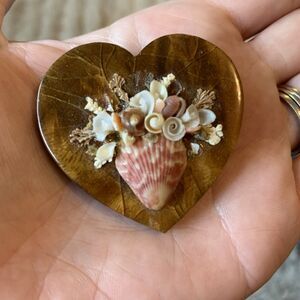 Vintage Shell Heart Brooch Resin Seashell Flower Bouquet Beach Cottagecore Pin